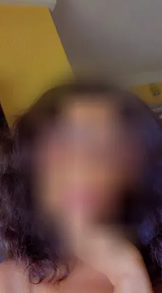 Büsra, 33