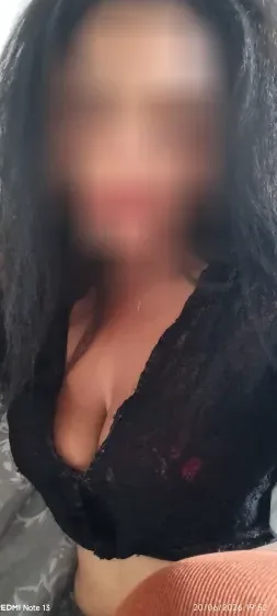 Daniela, 36