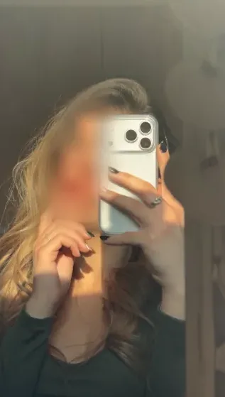 Emily, 20