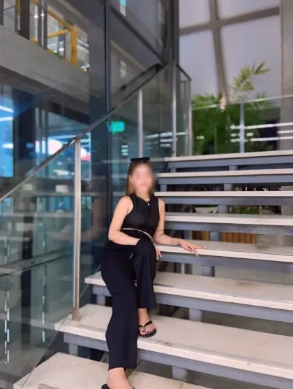 Fiona, 23