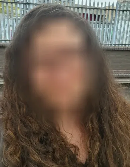 Lara, 36
