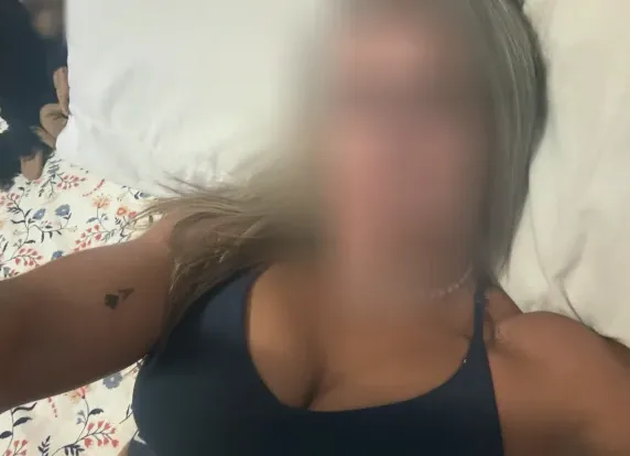 Lara, 34
