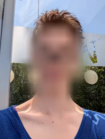 Lara, 22
