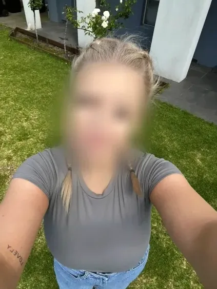 Leonie, 30