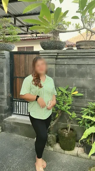 Lilly, 39