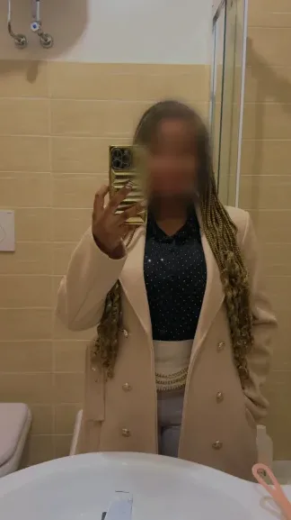 Mira, 27