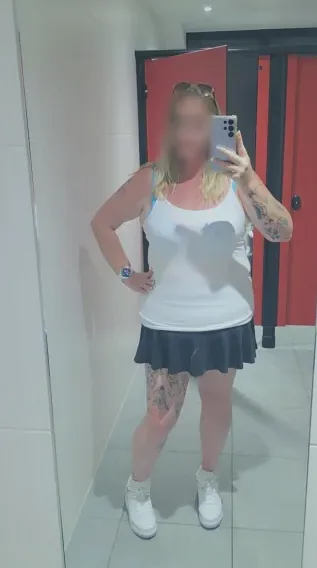 Nina, 39