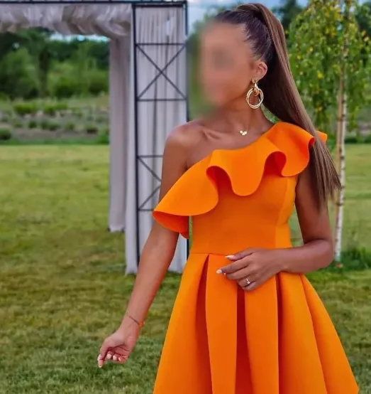 Pauline, 24