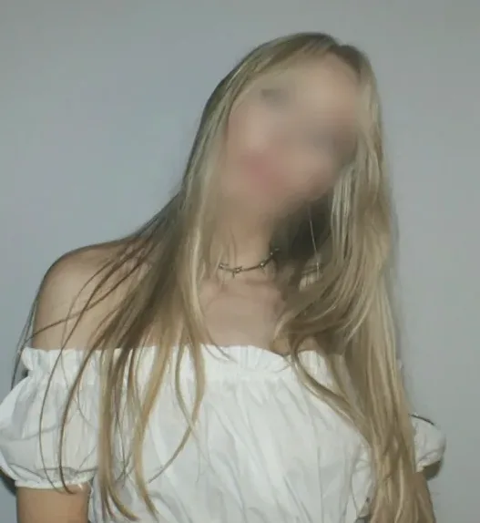 Pauline, 20