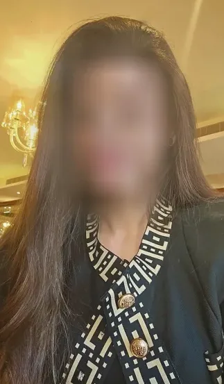 Sabrina, 37