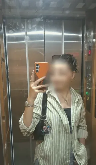 Sandra, 21