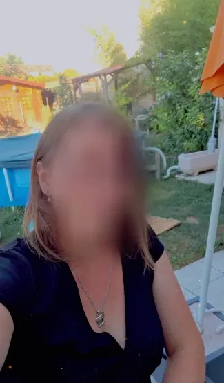 Vivien, 37