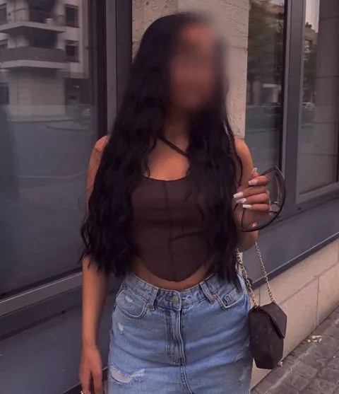 Yasmin, 19