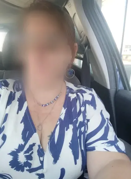 Yvonne, 40